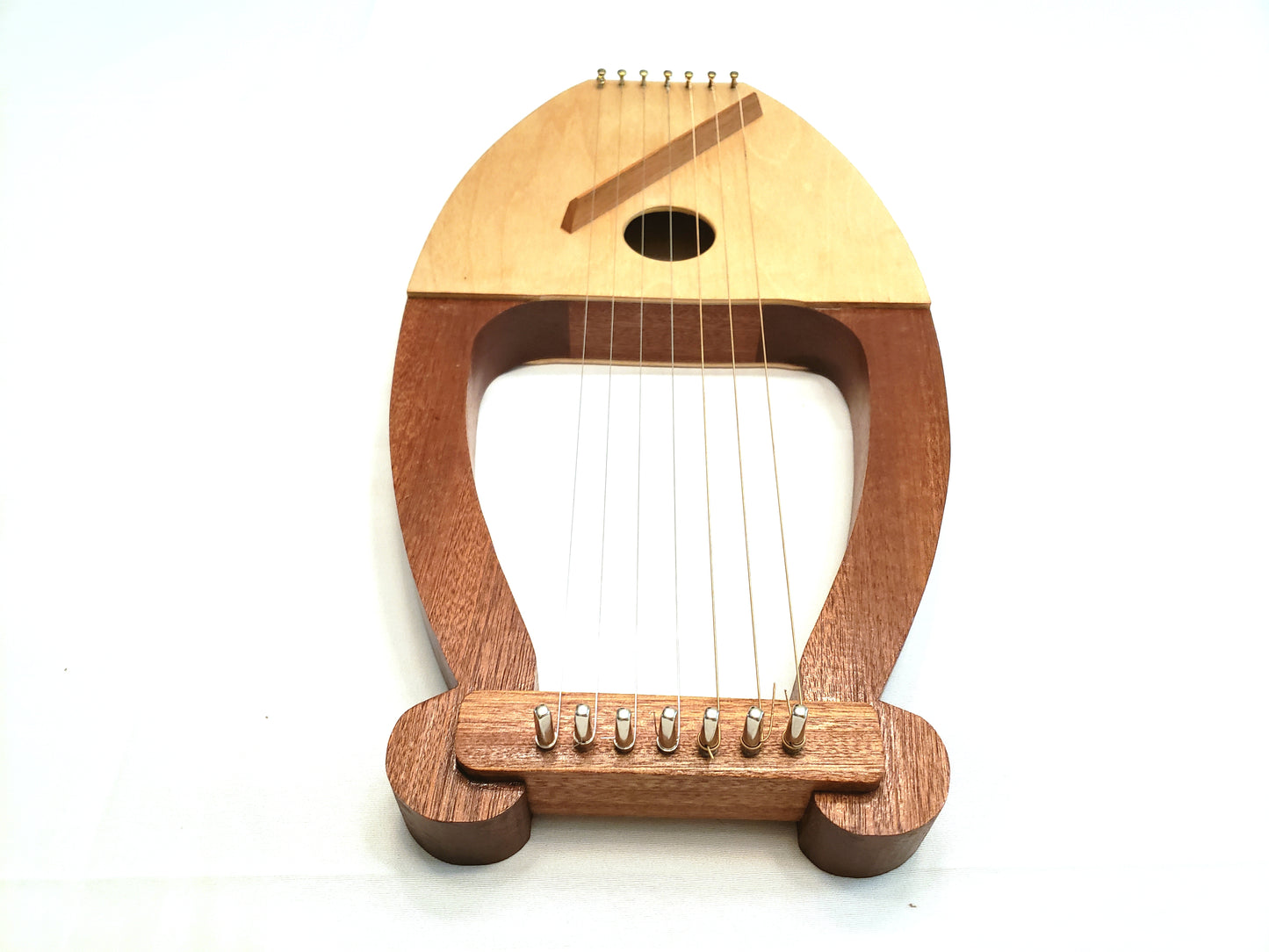 lyre with 7 strings: top view