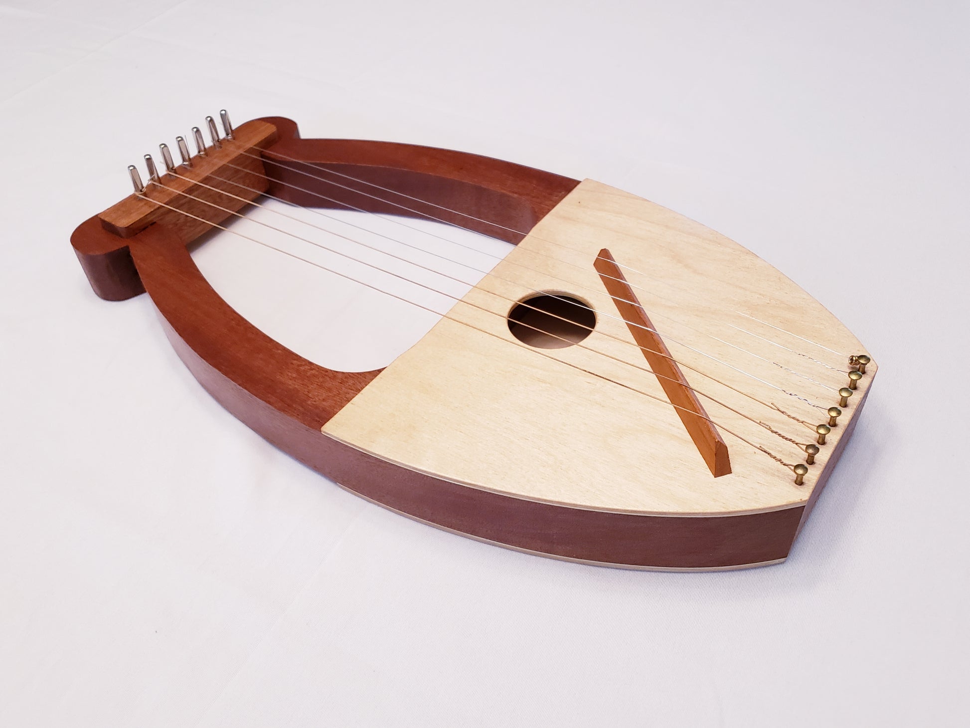 lyre with 7 strings: left view