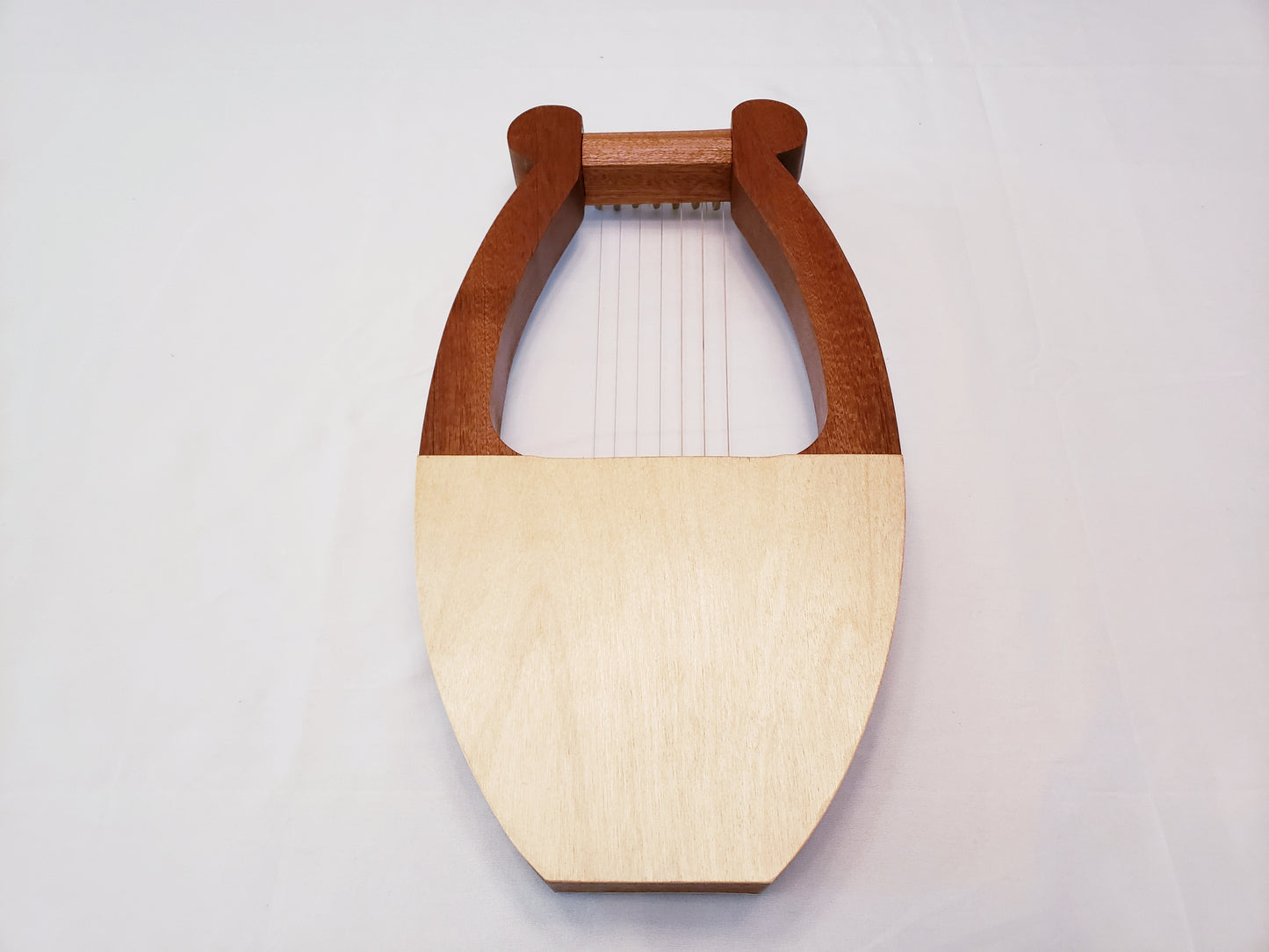 lyre with 7 strings: back view