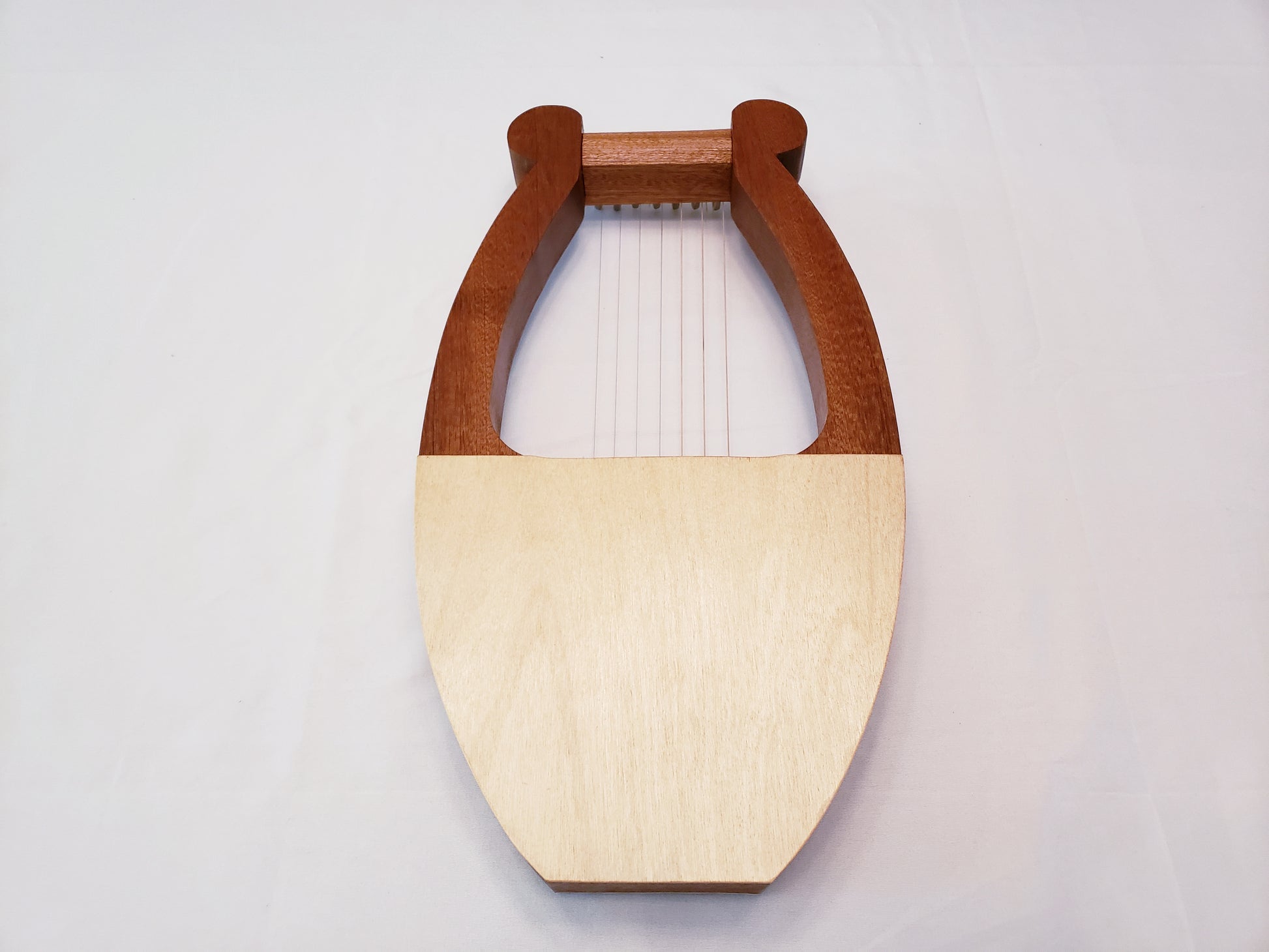 lyre with 7 strings: back view