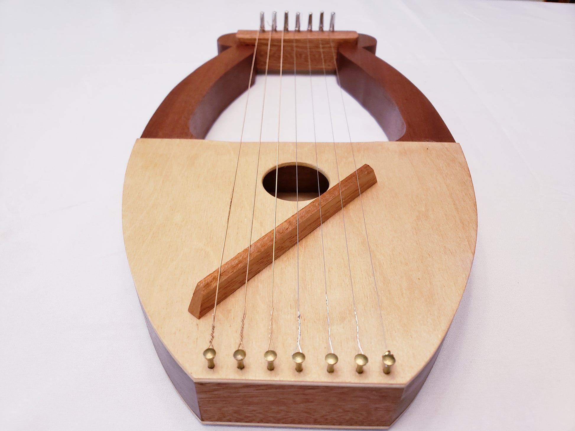 lyre with 7 strings: bottom view